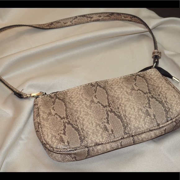SALE! BEIGE TEXTURED FAUX SNAKESKIN HANDBAG - Picture 2 of 4